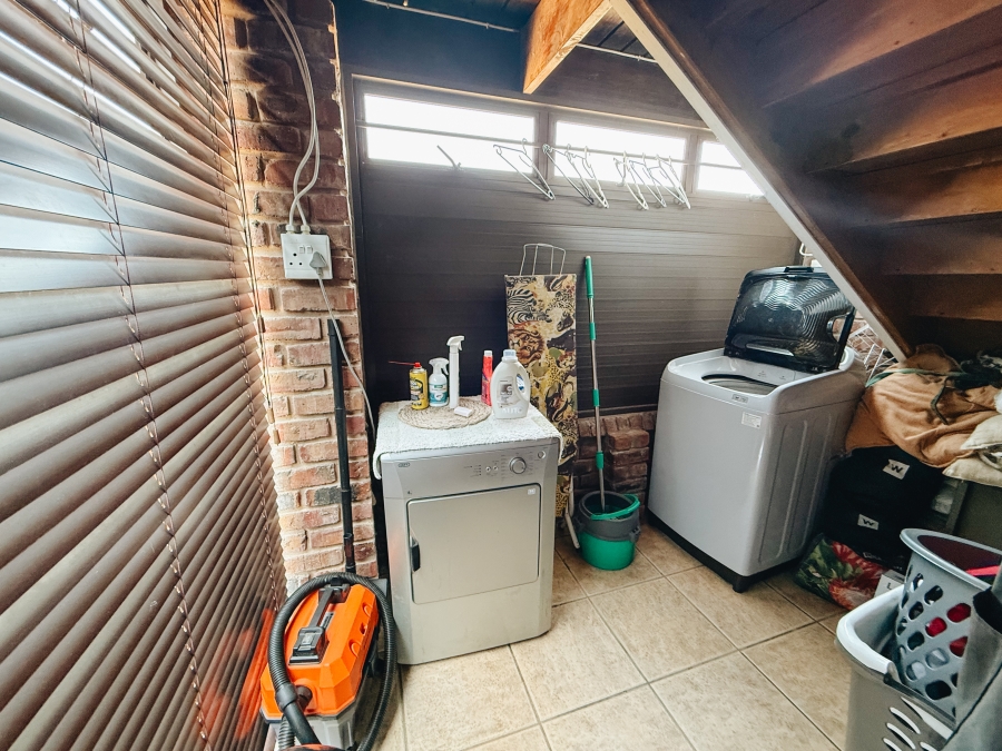 4 Bedroom Property for Sale in Aalwyndal Western Cape